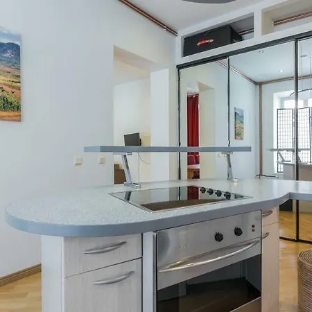 Apartamento Modern Old Town With Sunny Balcony Tallin
